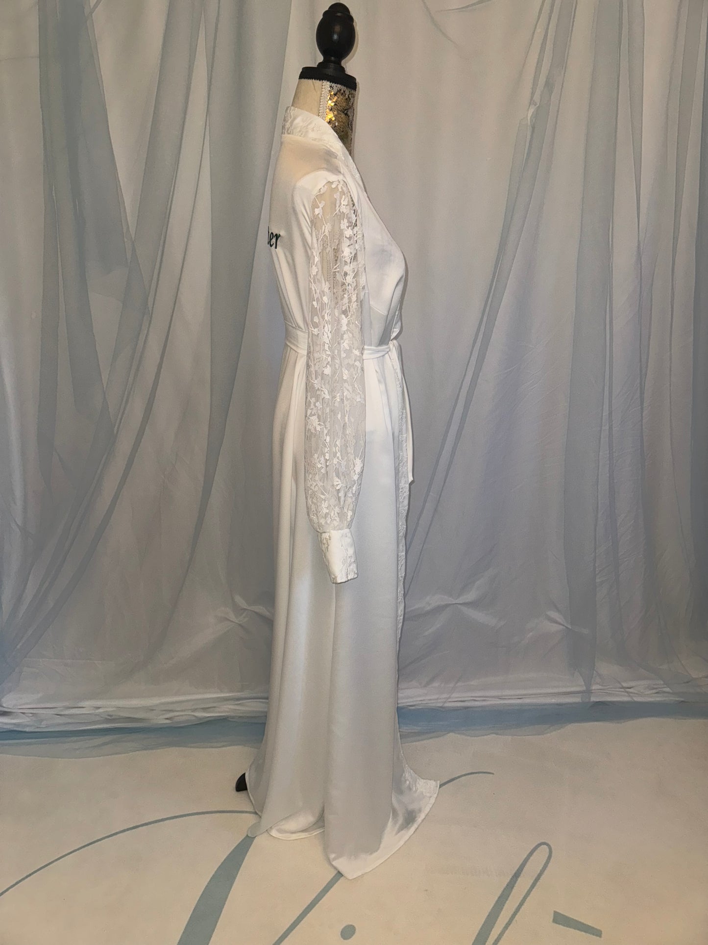 Lace Ivy Trim Gown