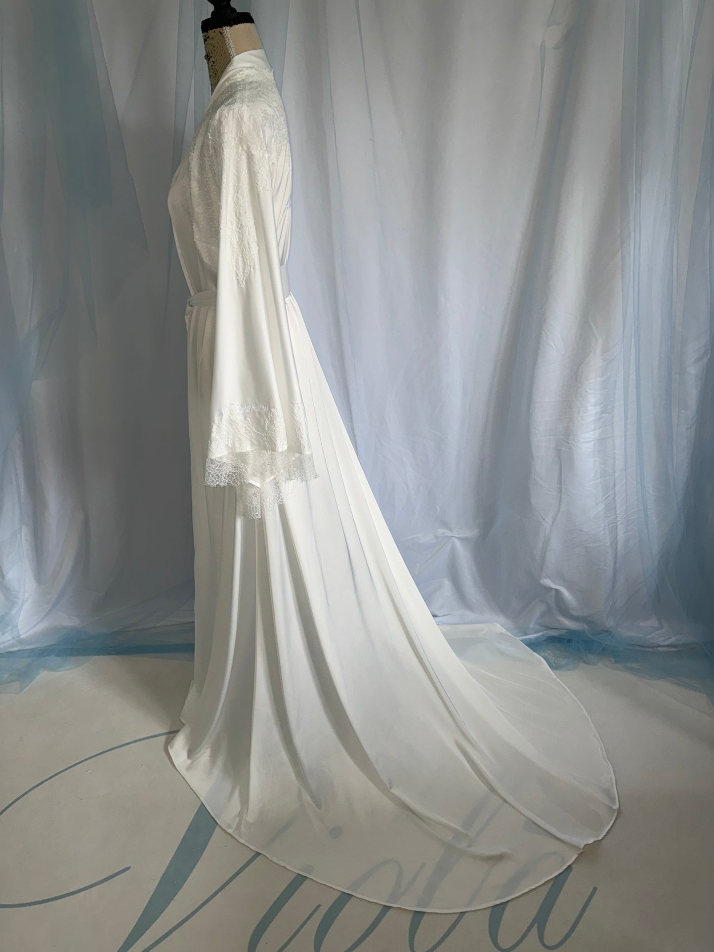 Lace Ivy Trim Gown