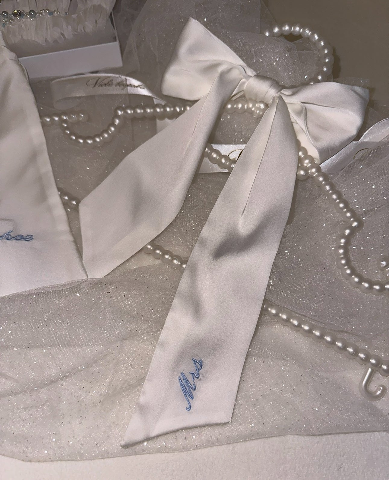 Embroidered Hanger Bow