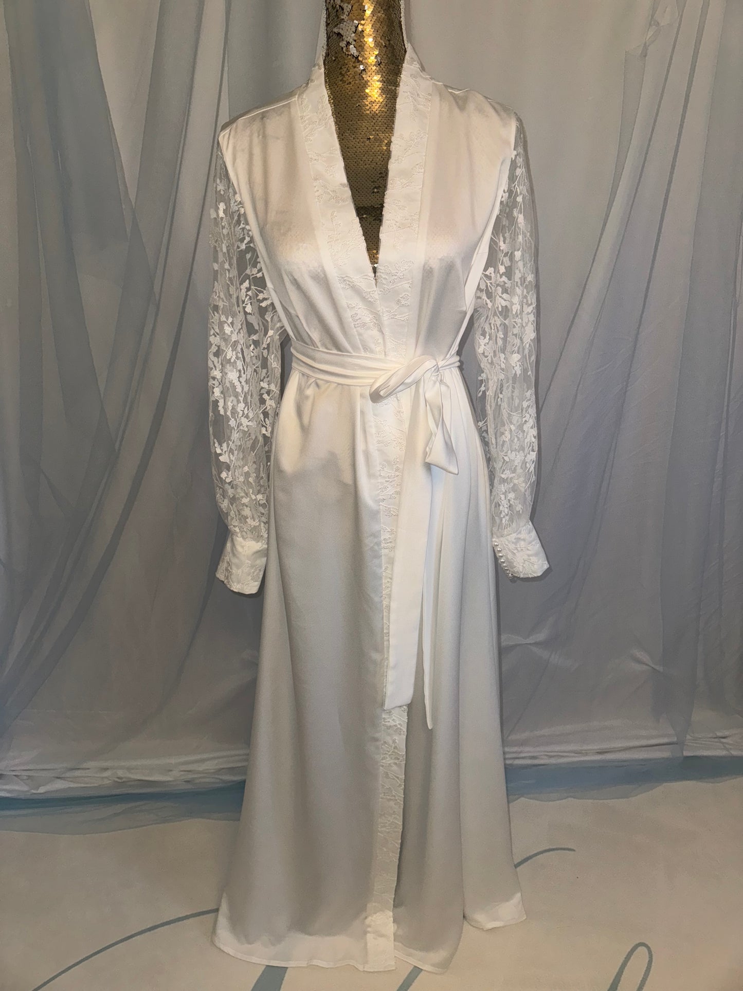 Lace Ivy Trim Gown