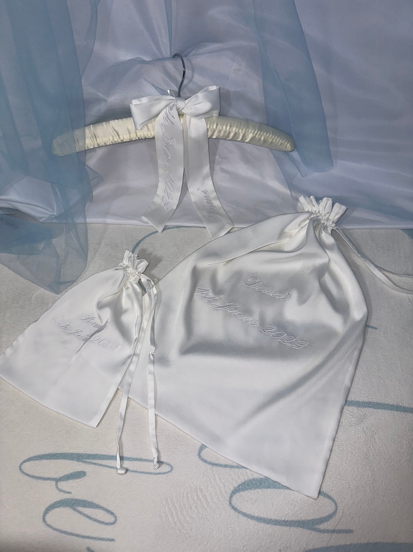 Embroidered Hanger Bow