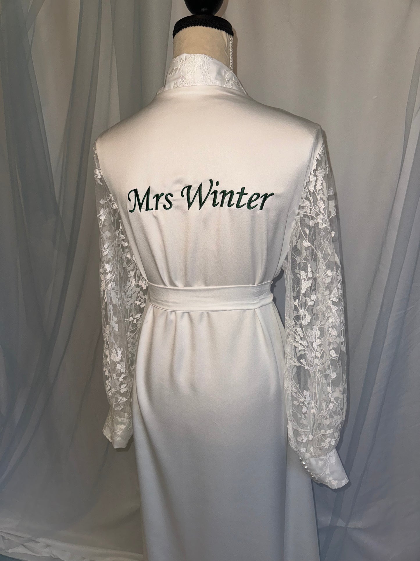 Lace Ivy Trim Gown