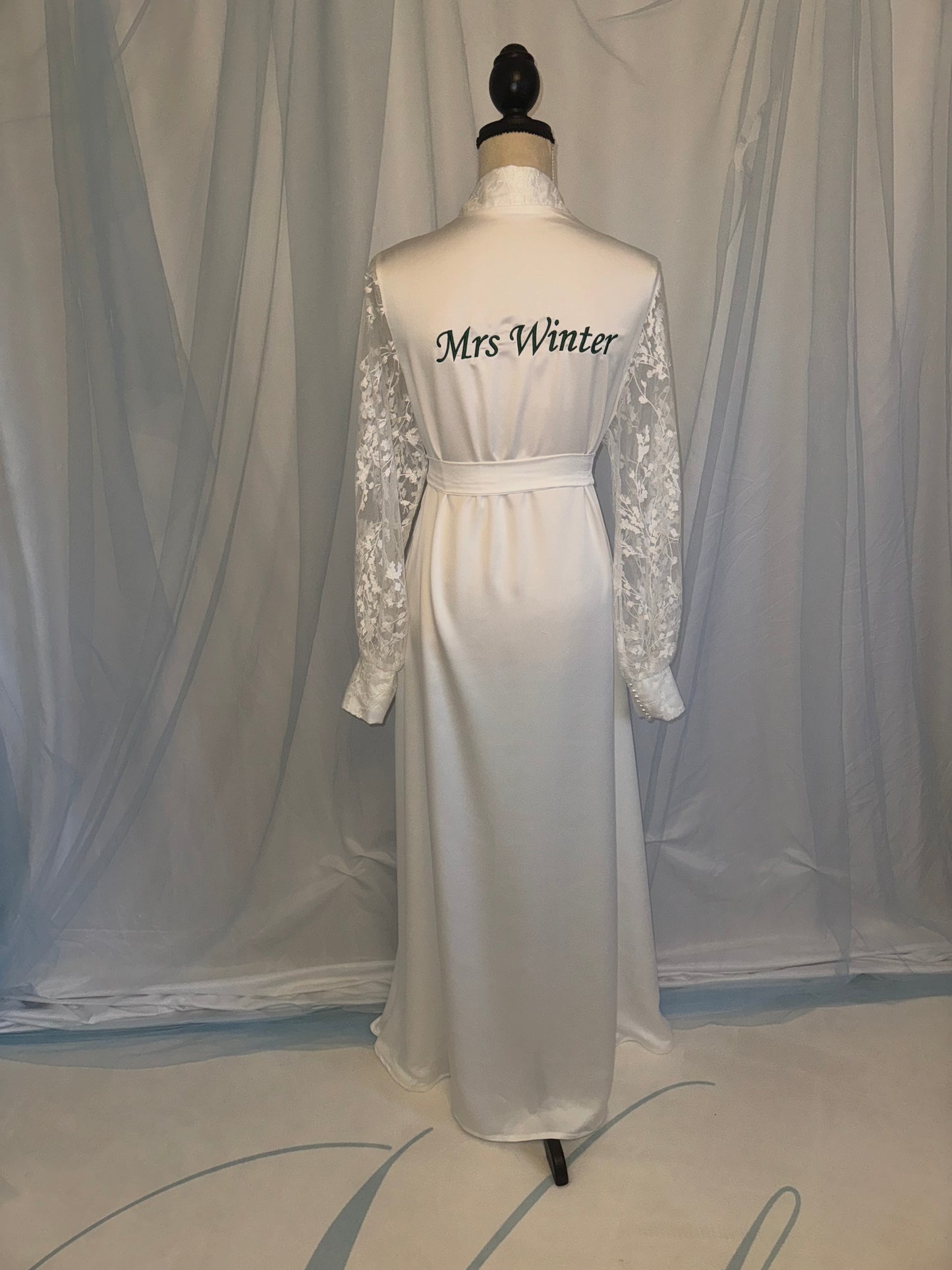 Lace Ivy Trim Gown