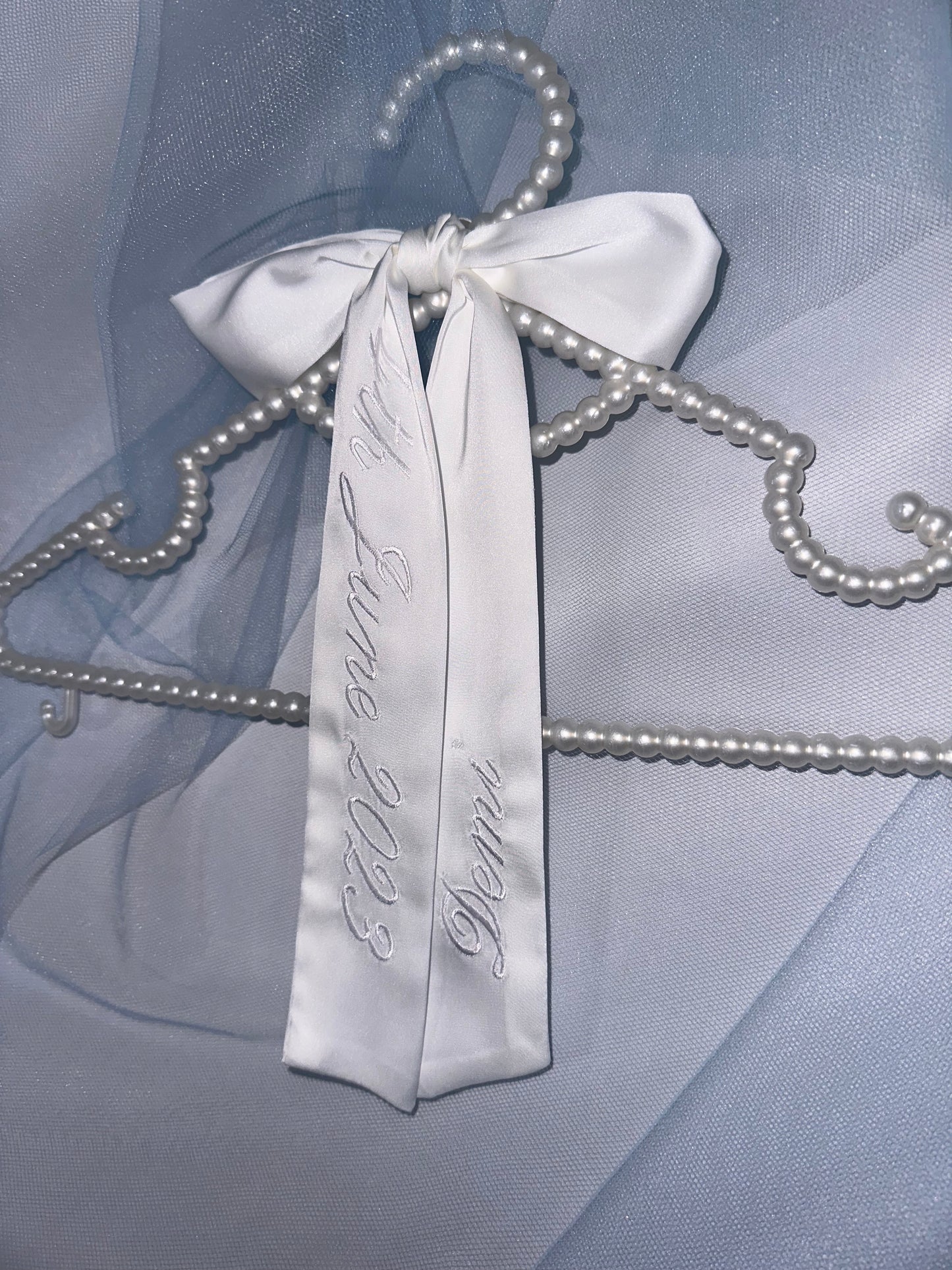 Embroidered Hanger Bow